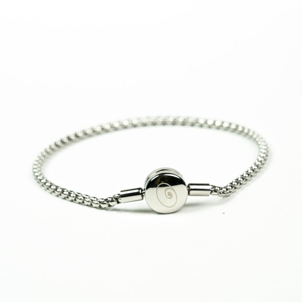 Steel silver bracelet with Nalu oyster clasp fastener.
