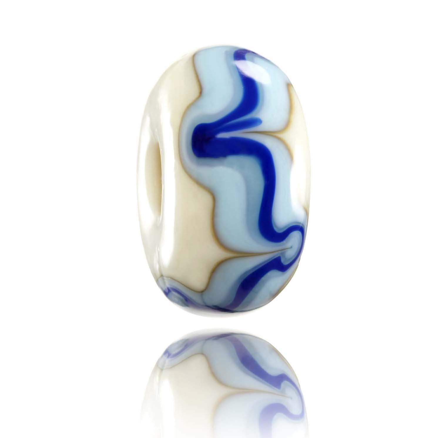 White and blue striped glassed representing Noosa in Australia.