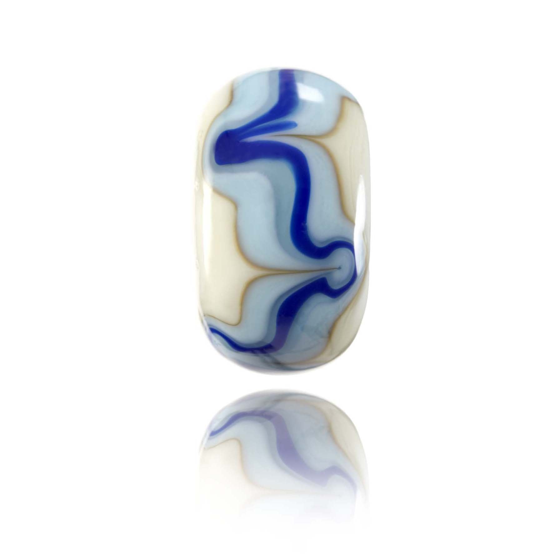 White and blue striped glassed representing Noosa in Australia.