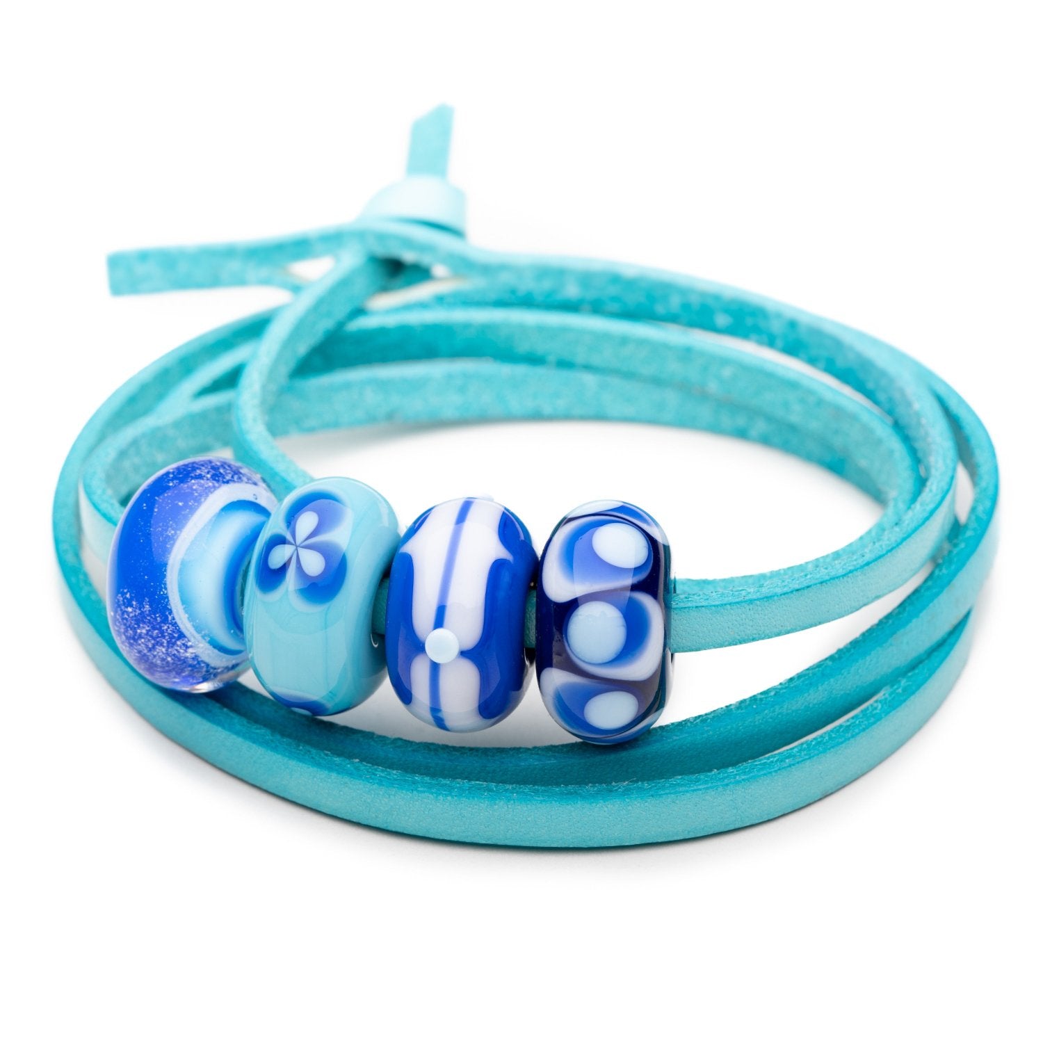 Turquoise leather bracelet with blue glass beads for Portugal.