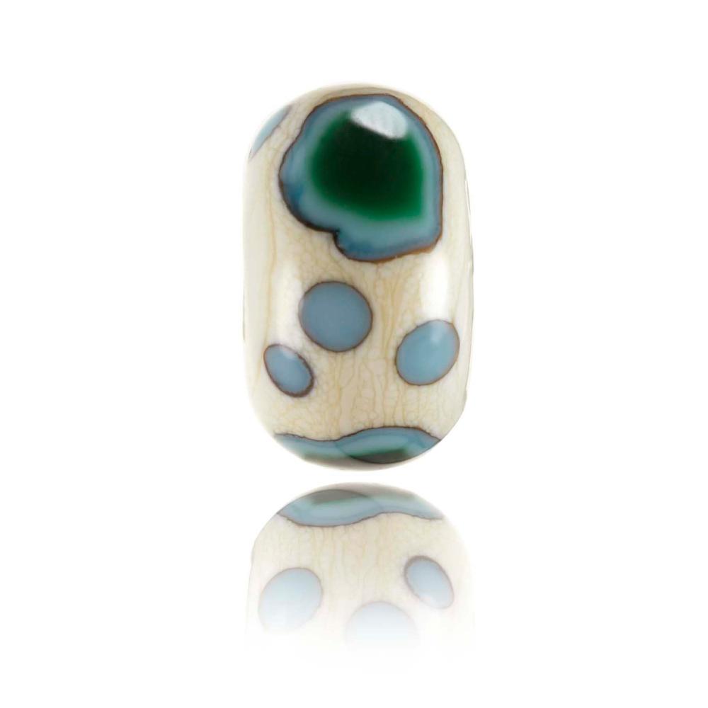 Cream glass bead with green dots representing the Fijian Islands.